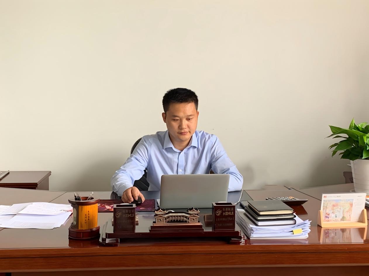 我公司总经理熊自强被评为“随州市劳动模范和先进工作者”